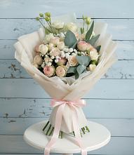 Букет цветов из:  Розы и Лизиантусы в Элисте