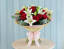 Букет цветов из:  Лилии и Розы в Элисте