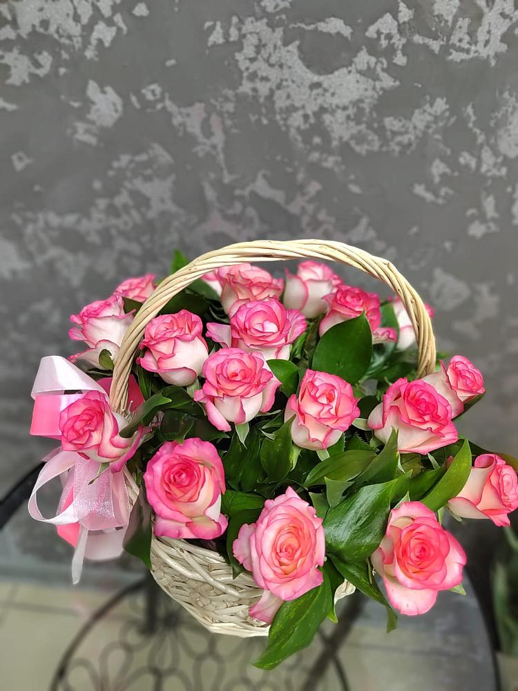 Цветочная композиция из Розы в корзине в Элисте