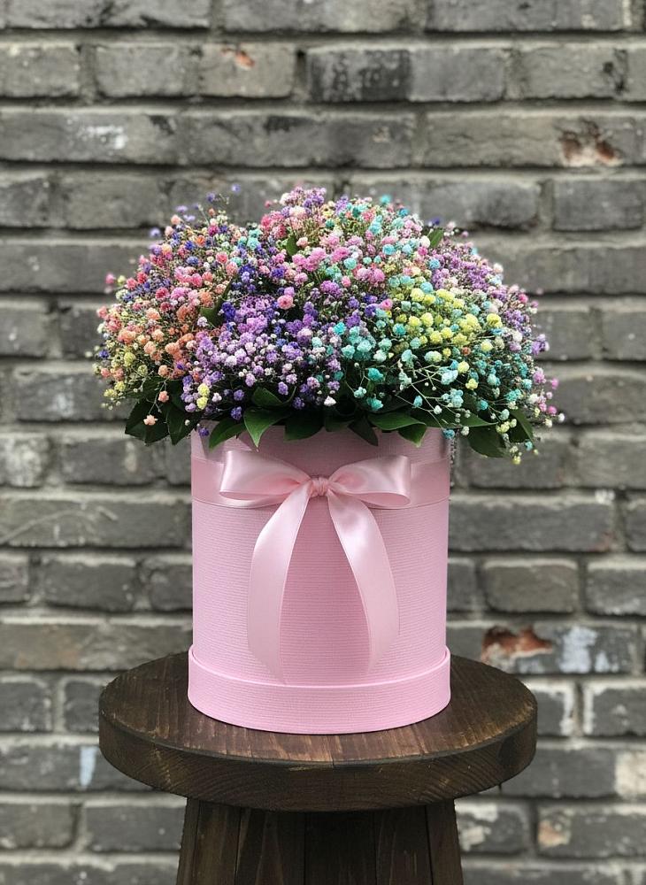 Цветочная композиция из Гипсофила и Розы в шляпной коробке в Элисте