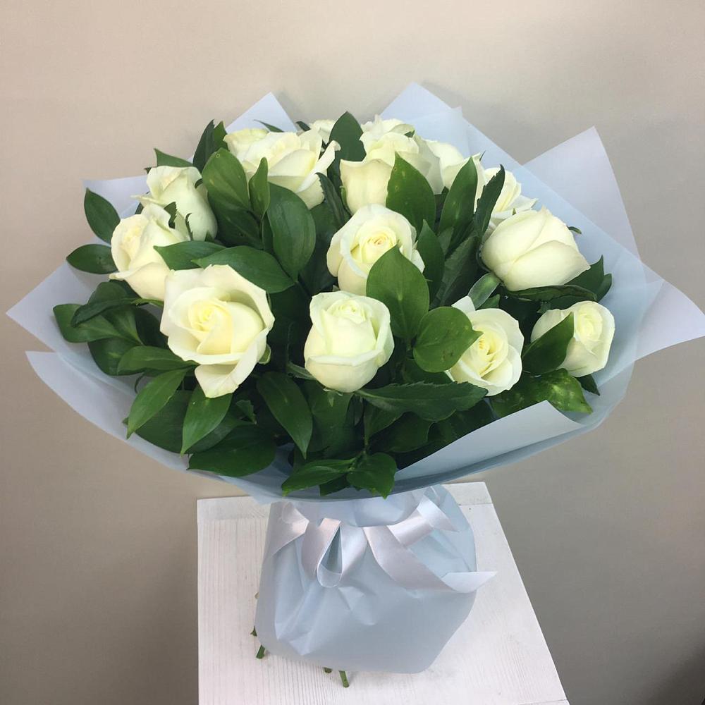 Букет 15 Белых роз Проуд в Элисте