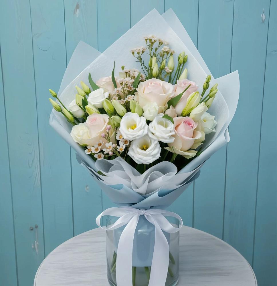 Букет цветов из: Розы и Лизиантусы в Элисте