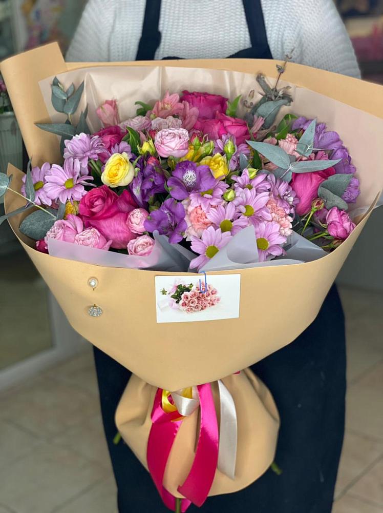 Букет цветов из: Хризантемы, Гвоздики и Альстромерии в Элисте