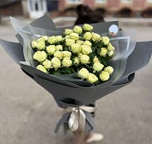Букет Белые кустовые розы Солинеро в Элисте
