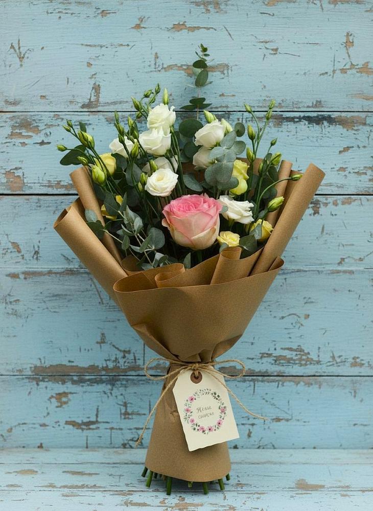 Букет цветов из: Розы и Лизиантусы в Элисте