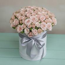 Цветочная композиция из Розы в шляпной коробке в Элисте