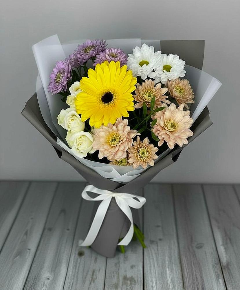 Букет цветов из: Розы, Герберы и Хризантемы в Элисте