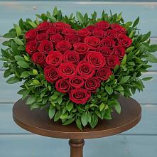 Цветочная композиция из Розы в виде сердца в Элисте