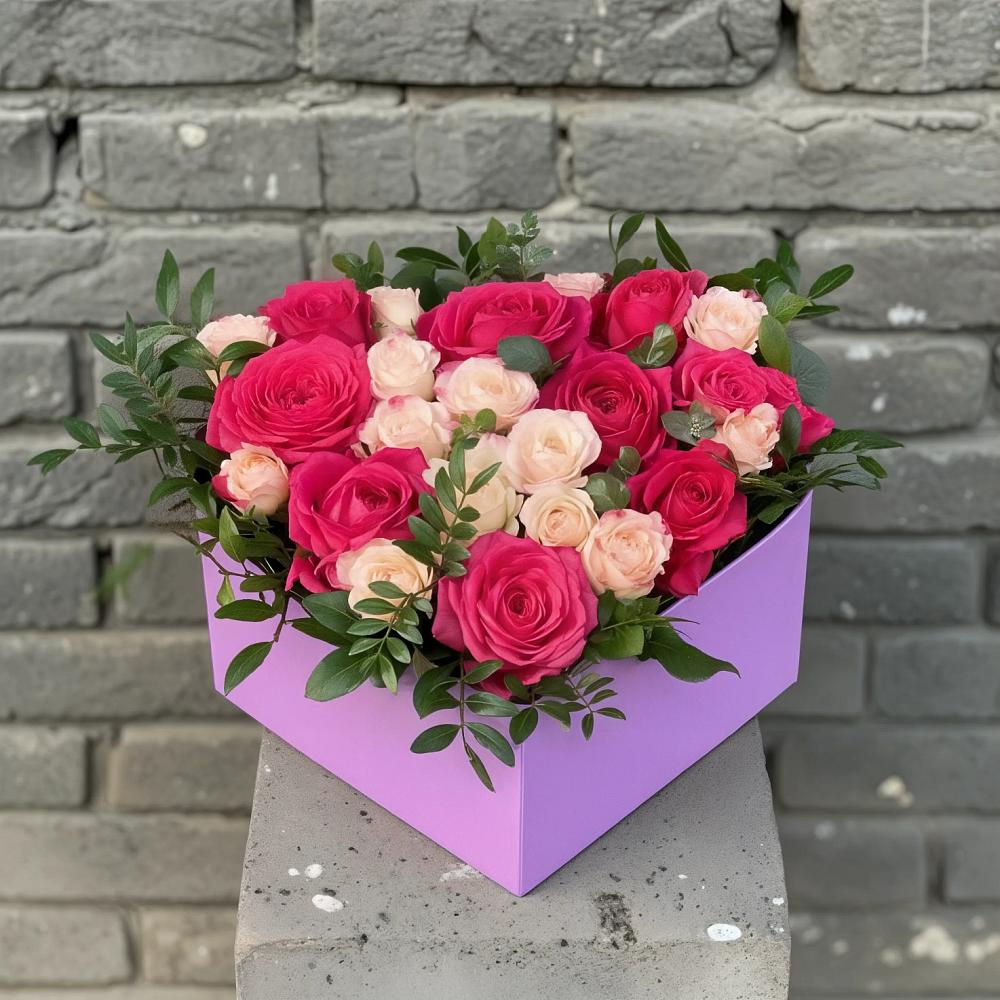 Цветочная композиция из Розы в коробке в Элисте