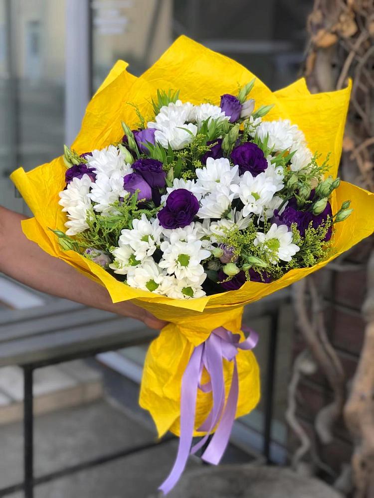Букет цветов из: Ирисы, Хризантемы и Ромашки в Элисте