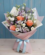 Букет цветов из:  Лизиантусы, Розы, Альстромерии и Гипсофила в Элисте