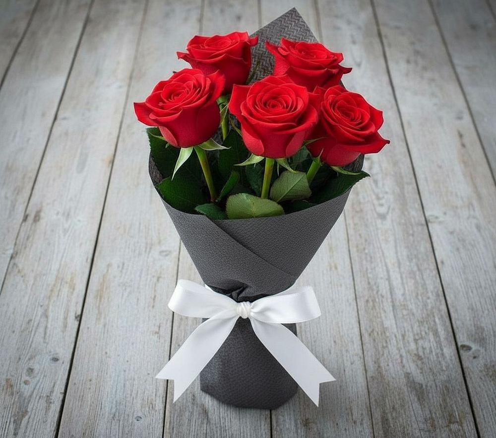 Букет 5 Красных роз Эдлесс Лав в Элисте