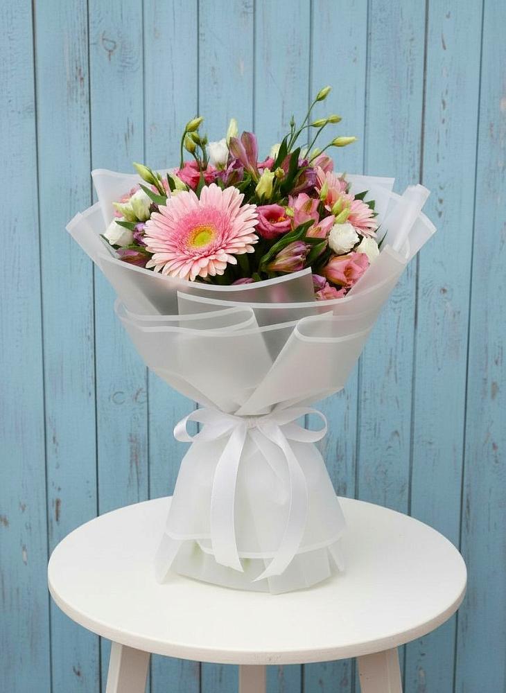 Букет цветов из: Герберы, Альстромерии и Лизиантусы в Элисте