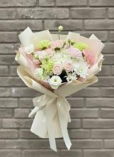 Букет цветов из:  Гвоздики, Розы, Лизиантусы и Хризантемы #REPLACE_PRED# Элисте