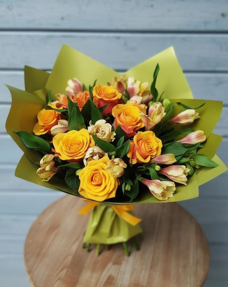 Букет цветов из: Альстромерии и Розы в Элисте