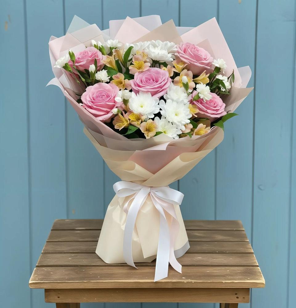 Букет цветов из: Гвоздики, Орхидеи и Розы в Элисте