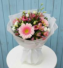Букет цветов из:  Герберы, Альстромерии и Лизиантусы в Элисте