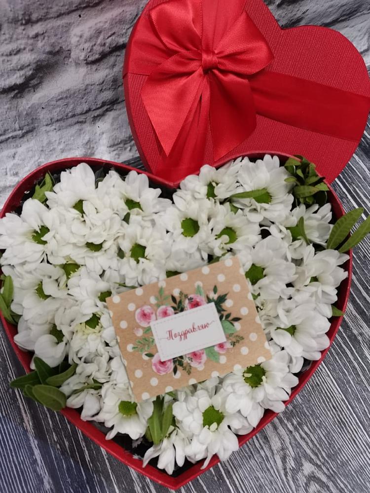 Цветочная композиция из Хризантемы в виде сердца в Элисте