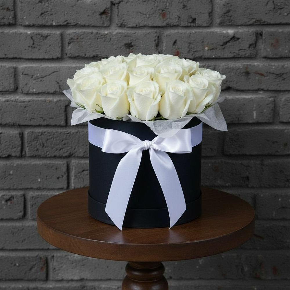 Цветочная композиция из Розы в шляпной коробке в Элисте