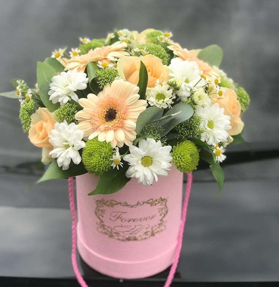 Цветочная композиция из Розы, Герберы и Хризантемы в шляпной коробке в Элисте