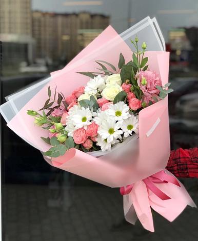 Букет цветов из: Розы, Лизиантусы и Хризантемы в Элисте