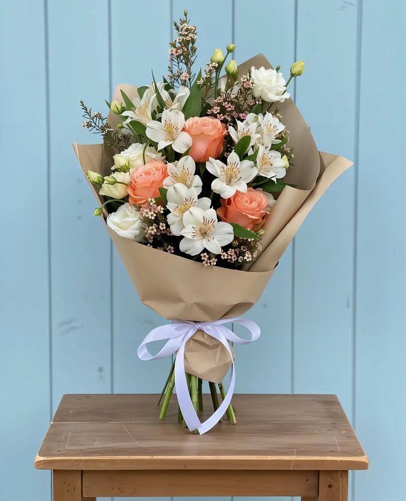 Букет цветов из: Альстромерии, Лизиантусы, Розы и Хризантемы в Элисте